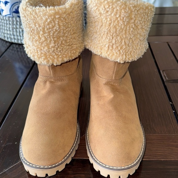 Faux Suede Ankle Boots with Fur Lining Lug Sole Sz 9 - Picture 8 of 11